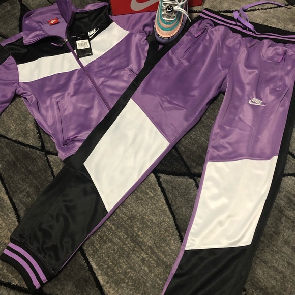Have a Nike day and Track Suit ! Women’s 7 and s/m - Picture 3 of 4